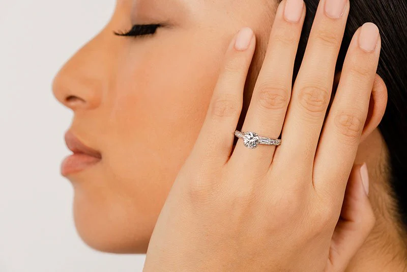 Alluring Diamond Engagement Ring with 1.56 ct. (1.00 ct. center diamond) - Image 4