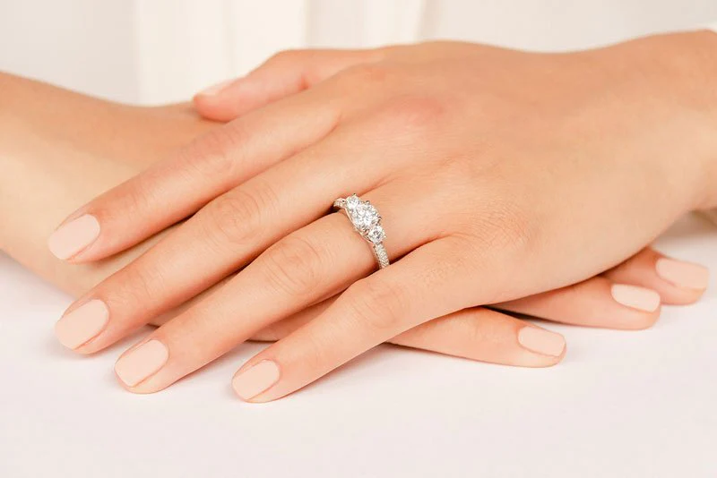 Breathtaking Scroll Diamond Engagement Ring with 1.11 ct. (0.50 ct. center diamond) - Image 5