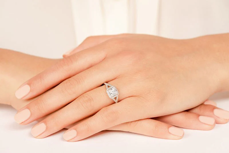 Captivating Diamond Square Frame Diamond Engagement Ring with 1.27 ct. (1.00 ct. center diamond) - Image 5