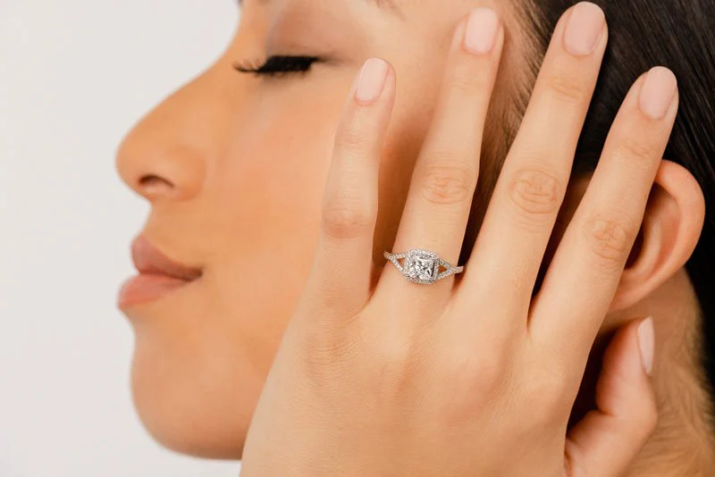 Captivating Diamond Square Frame Diamond Engagement Ring with 1.50 ct. (1.25 ct. center diamond) - Image 4