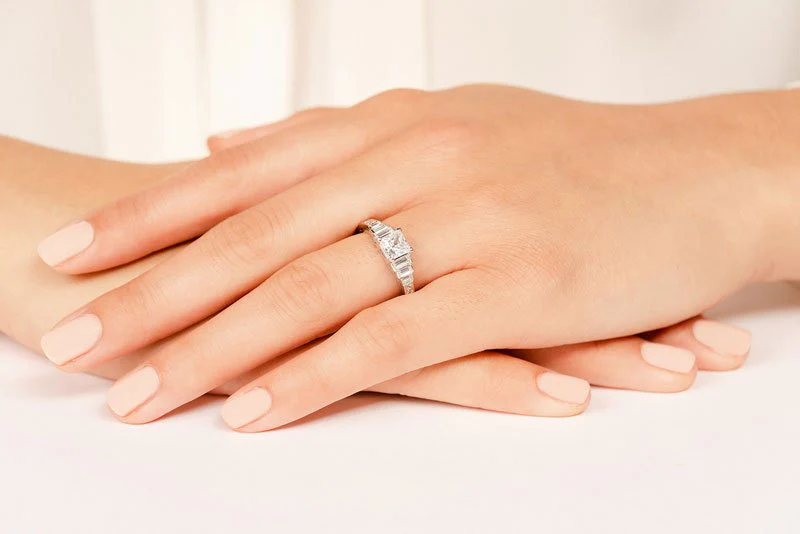 Captivating Love Lab-Grown Diamond Engagement Ring with 1.39 ct. (0.50 ct. center diamond) - Image 5