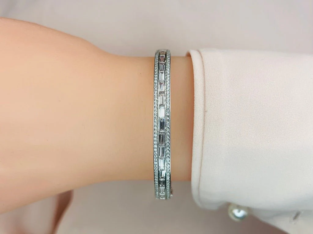 Dazzling Baguette And Round Lab-Grown Diamond Bangle with 4.17 ct.(finished) 4.5x2mm, 1.1mm - Image 3