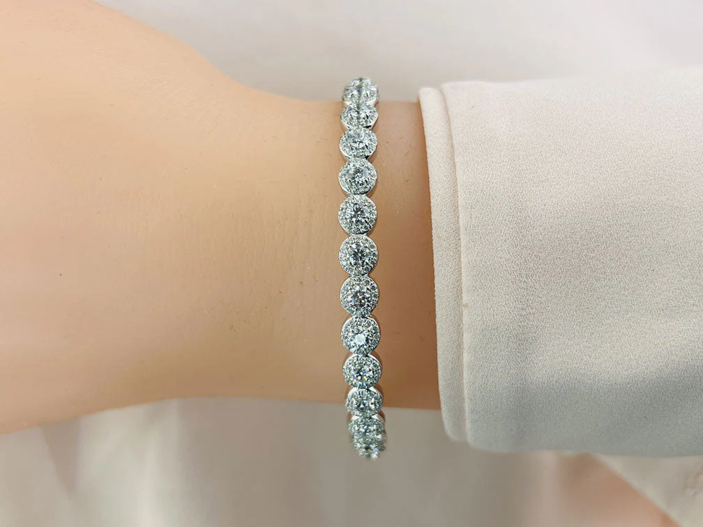Divinely Dazzling Halo Bangle Diamond Bracelet with 4.31 ct.(finished) 1.1mm, 4.2mm - Image 3