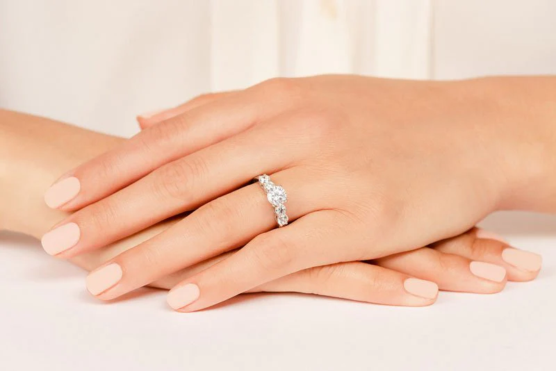 Double Side Stone Diamond Engagement Ring with 2.84 ct. (2.00 ct. center diamond) - Image 5