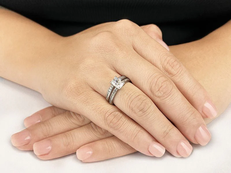 Exquisite Emerald Cut Lab-Grown Diamond Bridal Set with 1.94 ct. (1.50 ct. center diamond) - Image 3