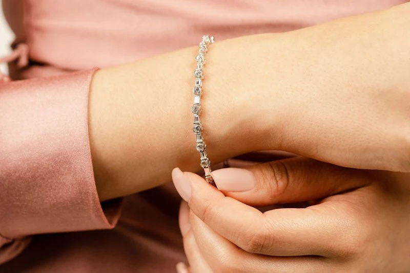 Half Bezel And Channel Set Diamond Bracelet with 2.08 ct.(finished) 2.7x1.4mm, 2mm - Image 4
