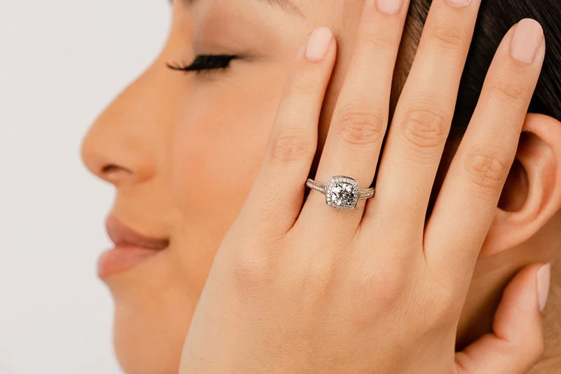Luminous Diamond Engagement Ring with 1.13 ct. (0.50 ct. center diamond) - Image 4