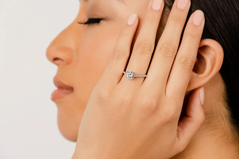 Modern Round Diamond Engagement Ring with 0.73 ct. (0.50 ct. center diamond) - Image 4