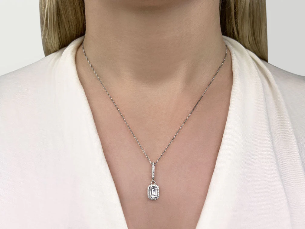 Ravishing Emerald Cut Diamond Pendant with 1.17 ct. (1.00 ct. center diamond) - Image 3