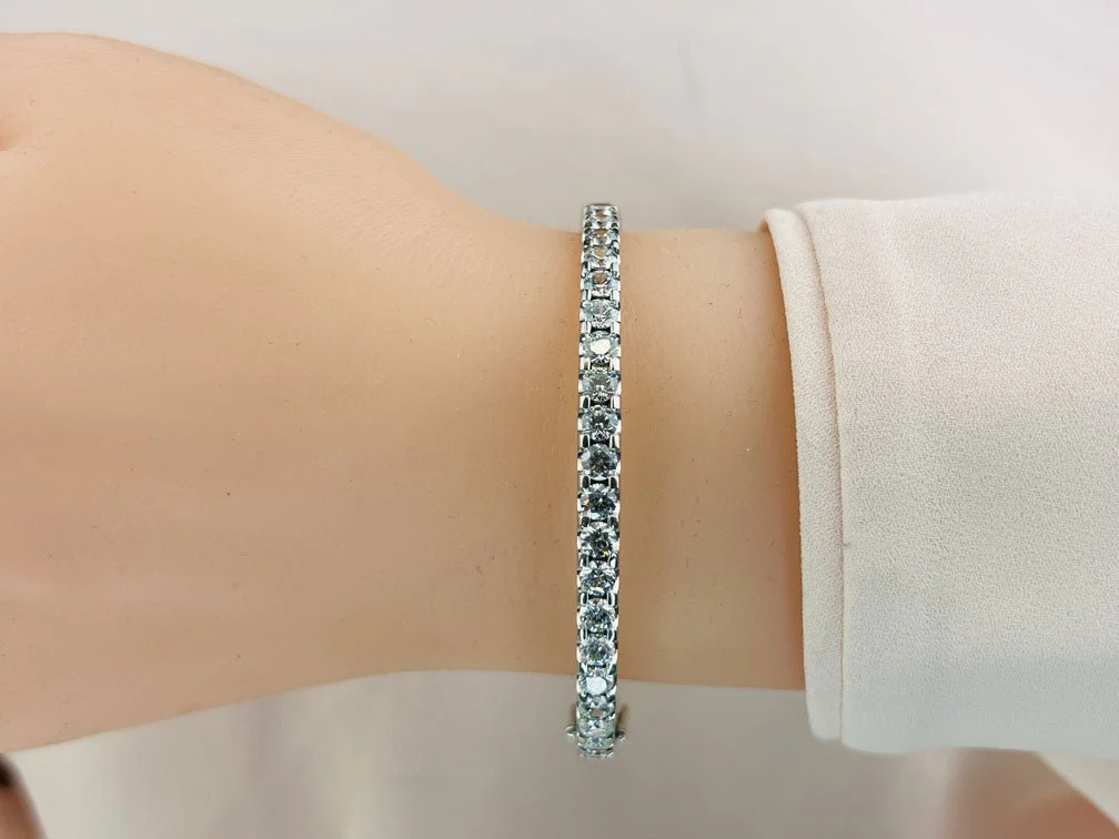 Shared Prong Oval Lab-Grown Diamond Bangle with 1.05 ct.(finished) 1.8mm - Image 3