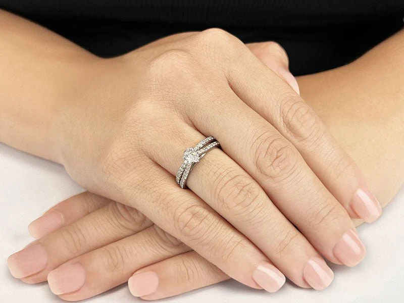 Splendid Pear Shape Lab-Grown Diamond Bridal Set with 0.83 ct. (0.30 ct. center diamond) - Image 3