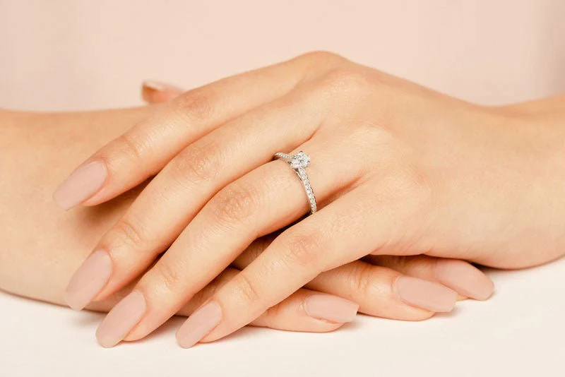 Splendid Pear Shaped Diamond Engagement Ring with 0.56 ct. (0.30 ct. center diamond) - Image 4