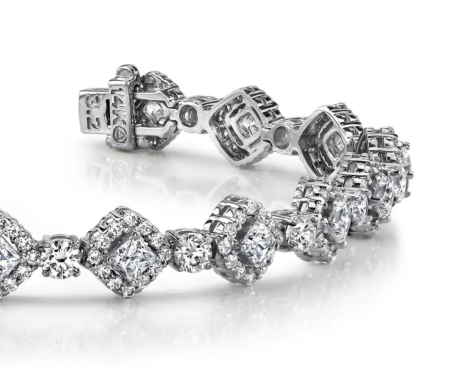 Spotlight Princess Cut Diamond Bracelet with 5.74 ct.(finished) 1.2mm, 2.5mm, 2.7mm