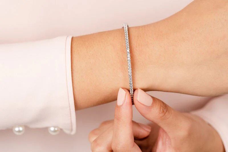 Timeless Elegance Princess Cut Lab-Grown Diamond Bangle with 2.00 ct.(finished) 2mm - Image 4